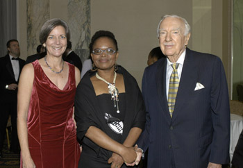 At the 2005 International Press Freedom Awards, Cronkite appears with then-Executive Director Ann Cooper, left, and awardee Beatrice Mtetwa, the Zimbabwean media rights lawyer. (CPJ)