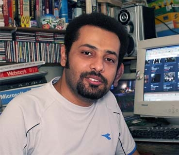 Wael Abbas, a 2007 recipient of a Knight International Journalism Award, has been threatened for blogging about police torture. (International Center for Journalism)