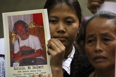 The wife of McDelbert Arriola, slain in Maguindanao. (Reuters/Romeo Ranoco)