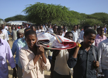 A funeral procession for Mukhtar Hirabe. (AP/ Farah Abdi Warsameh)