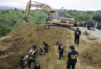 Forensic evidence was compromised by flawed crime scene methods, including the use of backhoes. (AP/Aaron Favila)