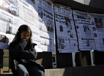 A ceremony in Ciudad Juárez remembers slain journalists for the daily El Diario. (Reuters/Gael Gonzalez)