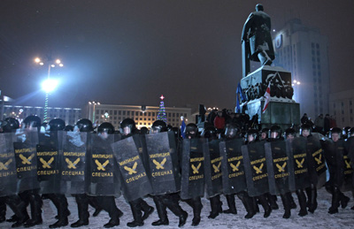 Riot police officers move to block thousands of opposition supporters in Belarus trying to storm the main government building to protest alleged vote-rigging in Sunday's election. (AP/Sergey Ponomarev)