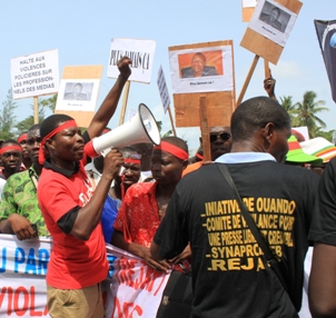 An estimated 400 members of the press marched. (M. Polycarpe Toviho)