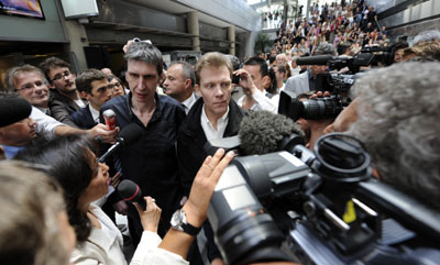 Stéphane Taponier, left, and Hervé Ghesquière say they will return to work as soon as possible. (Reuters/Gonzalo Fuentes)