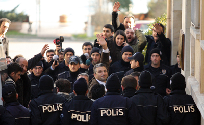 Journalists Nedim Şener, center, and Ahmet Şık, third from left facing camera, wave upon arrival at an Istanbul courthouse in March. (Reuters)