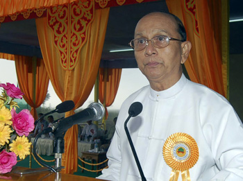 Thein Sein's administration agreed to hold a press conference--then took questions from only three reporters. (AP/Khin Maung Win)