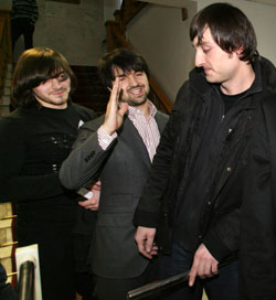 Suspects in the murder case of Anna Politkovskaya again include Dzhabrail Makhmudov, left, and Ibragim Makhmudov, right, shown here leaving a Moscow court on February 19, 2009, with lawyer Murad Musayev, center. (AFP)