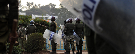 La police kenyane est accusée d'implication dans de nombreuses tueries extrajudiciaires, y compris l'assassinat du journaliste Francis Nyaruri. (AFP / Tony Karumba)