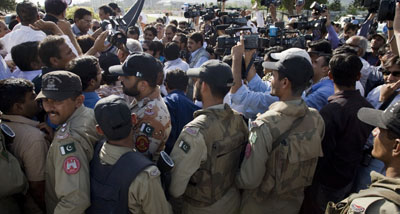 Pakistani military stand guard during a protest by journalists over the death of Saleem Shahzad in June 2011. (AP/B.K.Bangash)