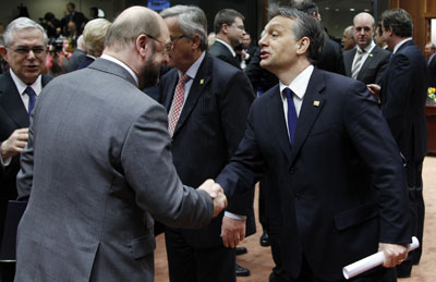 European Parliament President Martin Schulz shakes hands with Hungarian Prime Minister Viktor Orban, right, during an EU leaders' summit in Brussels Thursday.(Reuters/Francois Lenoir)