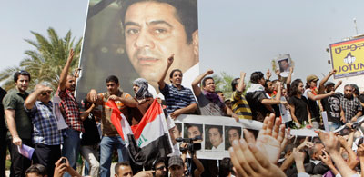 تظاهرة في بغداد تطالب بالعدالة في مقتل هادي المهدي. (اسوشيتد برسكريم كاظم)