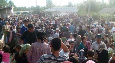Askarov took these images of ethnic Uzbeks seeking refuge at the border. (Azimjon Askarov)