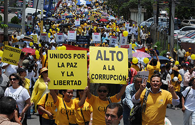 Periodistas protestan la violencia contra miembros de la prensa en Tegucigalpa, Honduras, el 25 de mayo. (AP/Fernando Antonio)