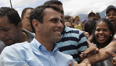 Henrique Capriles plantea un desafío sin precedentes a Chávez. (AP/Ariana Cubillos)