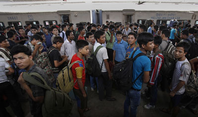 Residents of India's northeast crowd a railway station as they flee ethnic violence. (AP/Anupam Nath)