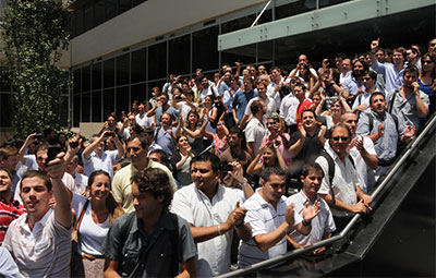 Employees of Cablevision, a cable TV operator belonging to Grupo Clarín, protest a 2011 government inspection they consider to be harassment by the Kirchner administration. (AFP/Juan Vargas)