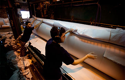 El gobierno ha impuesto criterios de productividad sobre Papel Prensa, la única empresa productora de papel periódico en Argentina. (AP/Natacha Pisarenko)