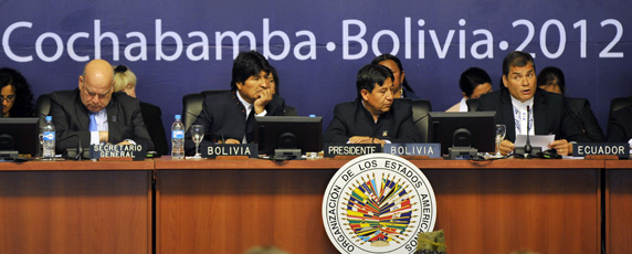 Los jefes de Estado, incluyendo Correa de Ecuador y Evo Morales de Bolivia, en la 42 ª Asamblea General de la Organización de los Estados Americanos en Bolivia. (AFP/Aizar Raldes)