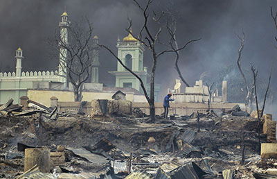 A mosque burns amid clashes between Buddhist monks and Muslims in the town of Meikhtila. (Reuters/Soe Zeya Tun)