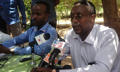 Editor Hassan Hussein, left, and Director Mohamed Ahmed relaunch their publication one day after the government lifts its suspension. (Hubaal)