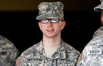 El soldado del Ejército Bradley Manning (ahora conocida como Chelsea Manning) fue arrestado por la filtración de documentos clasificados más masiva de la historia de Estados Unidos. (AP/Patrick Semansky)