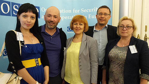 CPJ research associate Muzaffar Suleymanov, second left, with Crimean journalists from left, Anna Andriyevskaya, Valentina Samar, Andrii Ianitskyi, and Tatyana Rikhtun at the OSCE conference in Vienna in June. (CPJ)