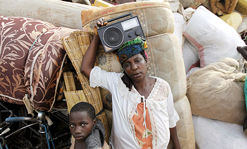 A refugee travels through Tanzania to escape political unrest in Burundi. CPJ is working with its partners to help journalists who have also fled into exile to escape violence in Burundi. (Reuters/Thomas Mukoya)