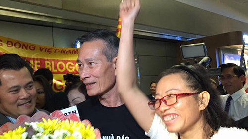 Ta Phong Tan, pictured with fellow blogger Nguyen Van Hai shortly after arriving in the U.S. After four years in a Vietnamese jail, Tan was released into forced exile. (Dieu Cay)