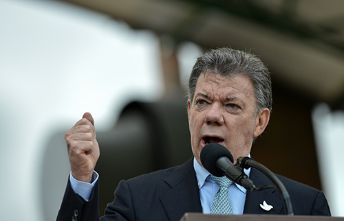 Desde que asumió su mandato, el Presidente Santos ha introducido reformas en el sector de inteligencia pero periodistas y grupos que defienden la privacidad han cuestionado su efectividad. (AFP/Guillermo Legaria)