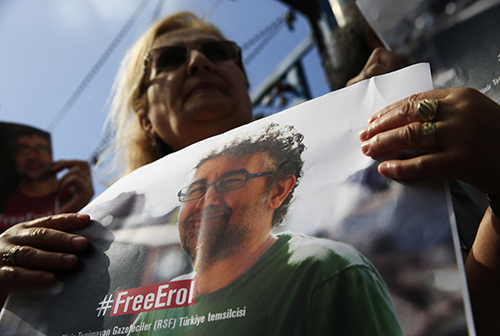A protester holds a picture of RSF representative Erol Önderoğlu in Istanbul. Önderoğlu was released from jail on June 30. (AP/Lefteris Pitarakis)