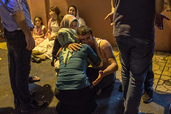 Relatives mourn outside a hospital in the southern Turkish town of Gaziantep after a suicide bomb attack killed at least 30 people, August 20, 2016. A court banned all coverage of the attack the following day. (AFP/Ahmed Deeb)