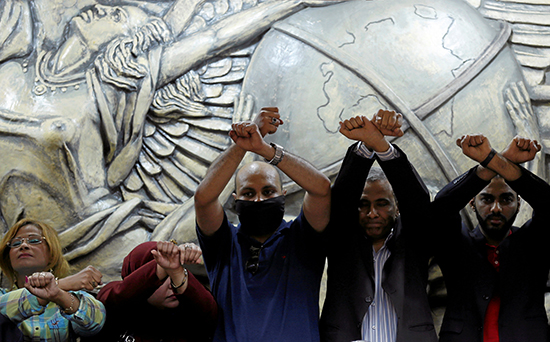 Journalists protest the jailing of their colleagues to mark World Press Freedom Day, May 3, 2016, at the Journalists' Syndicate in Cairo. (Reuters/Amr Abdallah Dalsh)