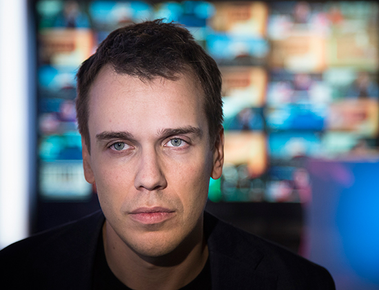 CPJ honored Mikhail Zygar, then editor-in-chief of the independent Russian TV station Dozhd, with its 2014 International Press Freedom Award. Here he speaks with The Associated Press in Moscow, January 30, 2014. (AP/Alexander Zemlianichenko)