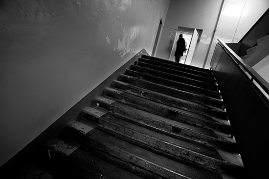 A man leaves the editorial office of Novaya Gazeta in Moscow, January 26, 2009. (AP/Alexander Zemlianichenko)