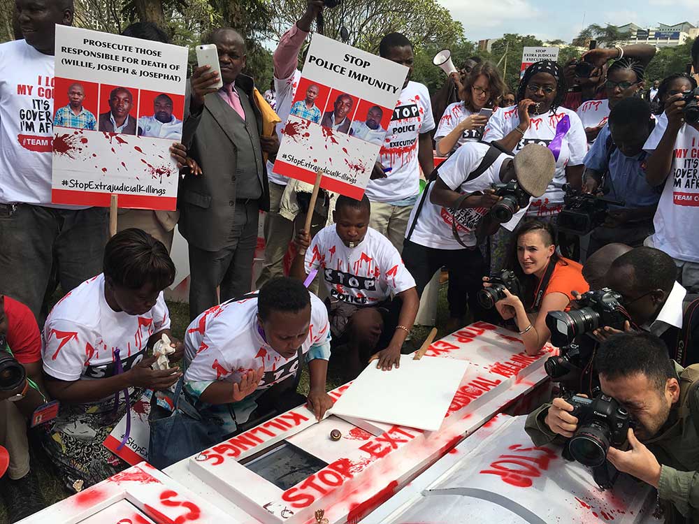 Kenyans protest extra-judicial torture and killings in Nairobi. There is a sense in Kenya today that perpetrators never face the consequences of brutality and murder. (CPJ/Alan Rusbridger)