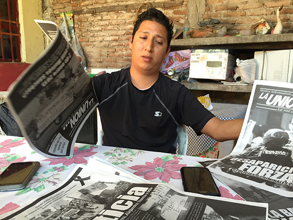 Jorge Sánchez displays copies of his father’s paper, La Union, at his home in January 2017. After Moises Sánchez’s murder, Jorge took over the running of the paper. (CPJ/Miguel Ángel Díaz)