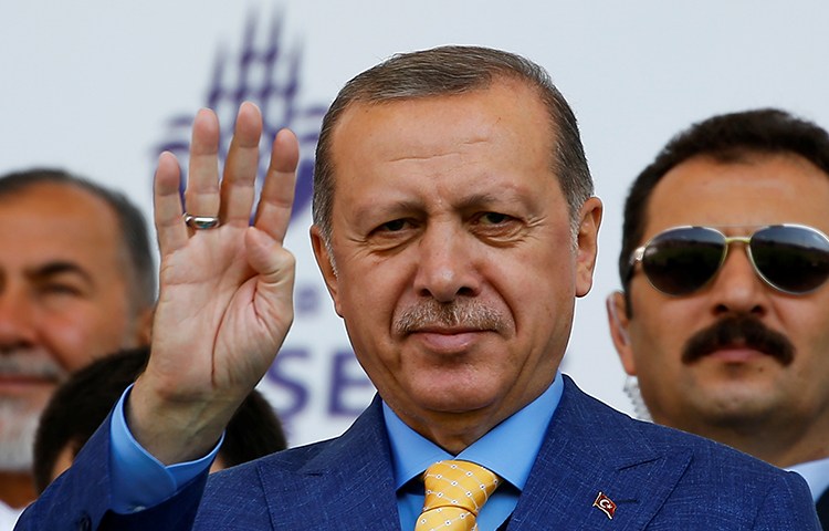 Turkish President Recep Tayyip Erdogan addresses graduating students at the Imam Hatip religious school in Istanbul, May 26, 2017. (Reuters/Murad Sezer)