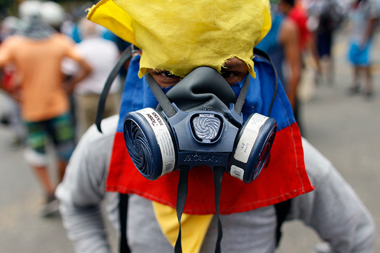 Un manifestante en Caracas, el 14 de julio de 2017. (AP/Ariana Cubillos)