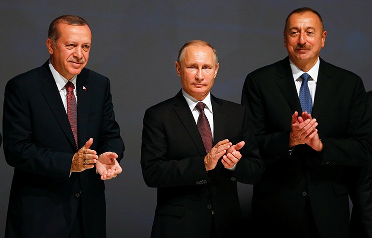 Azerbaijani President Ilham Aliyev (right) stands with Turkish President Recep Tayyip Erdoğan (left), and Russian President Vladimir Putin at an energy summit in Istanbul, October 10, 2016. (Reuters/Murad Sezer)