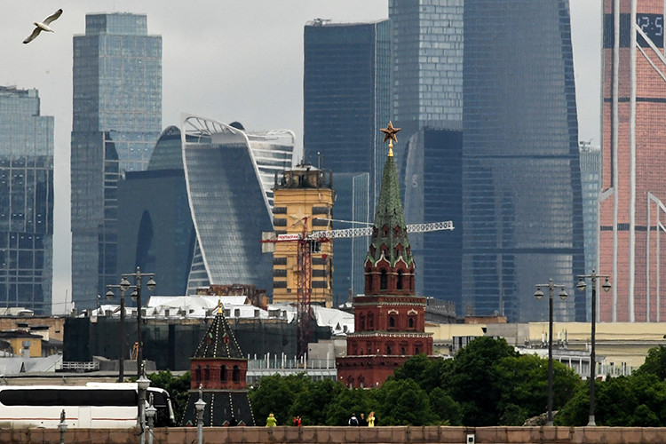 Tourists take photos of the Moscow skyline. A journalist based in the city says he has received anonymous threatening text messages over his reporting. (AFP/Kirill Kudryavtsev)