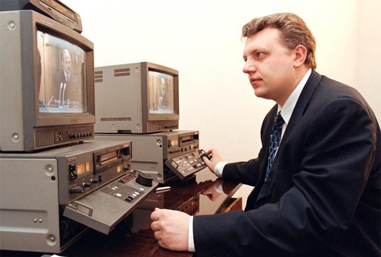 Pavel Sheremet, pictured while bureau chief of Russian Television station ORT in 1998. The journalist relocated to Moscow amid rising tensions between him and the Belarusian president. (Reuters/Vasily Fedosenko)