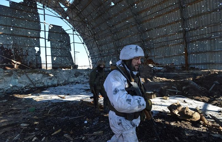 Ukrainian servicemen are seen at their position in Avdiyivka, eastern Ukraine, February 9, 2017. Ukraine expelled Russian journalist Tamara Nersesyan, accusing her of inflaming the conflict in eastern Ukraine, today. (Reuters/Oleksandr Klymenko)