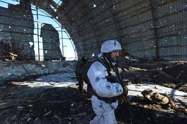 Ukrainian servicemen are seen at their position in Avdiyivka, eastern Ukraine, February 9, 2017. Ukraine expelled Russian journalist Tamara Nersesyan, accusing her of inflaming the conflict in eastern Ukraine, today. (Reuters/Oleksandr Klymenko)