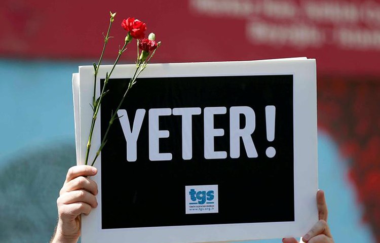 A member of the Journalists Union of Turkey TGS holds a sign reading "Enough" in a protest in Istanbul to mark World Press Freedom Day, May 3, 2017. (Reuters/Murad Sezer)