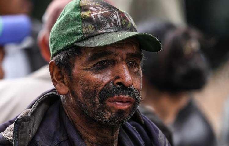 A Colombian miner waits for news of his colleagues after an explosion in a coal mine, June 24, 2017. Documentary filmmaker Bladimir Sánchez Espitia, who has reported on alleged human rights abuses in the country's mining industry, told CPJ his life has been repeatedly threatened over the past five years.