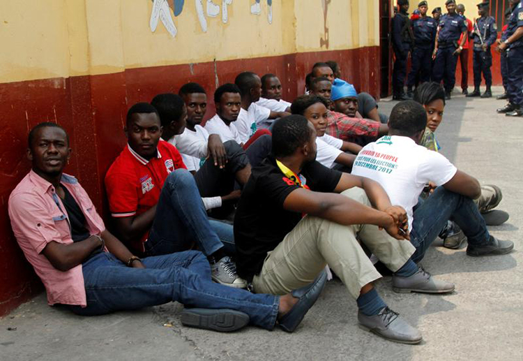 Security forces detain protesters in Kinshasa, July 31, 2017. (Reuters/Kenny Katombe)