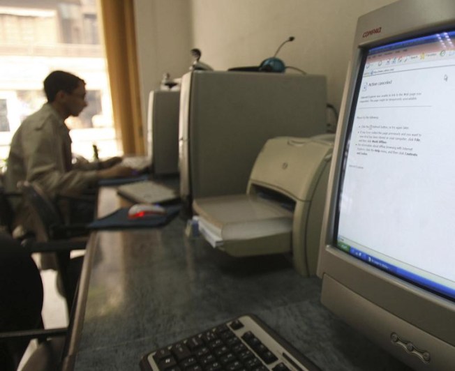 A computer in an internet cafe in Cairo displays an error message in this December 2, 2008, file photo. (Reuters/Amr Dalsh)