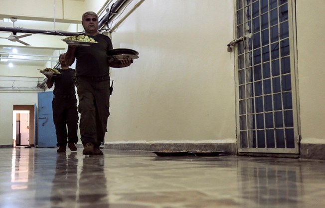 Members of the Kurdish Security Forces, Asayish, distribute food for prisoners inside Derick central prison, in the east of Syrian Kurdish city of Qamishli on September 10, 2015. Asyish is holding Zagros TV reporter Barzan Liani at Navkour Jail in the village of Qamishli. (Reuters/Rodi Said)