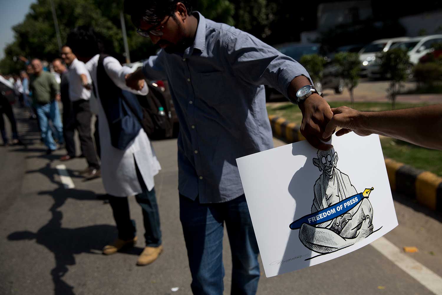 Indian journalists form a human chain near the Press Club of India to protest the killing of journalists in New Delhi on October 2, 2017. All murders of journalists in India have been carried out with complete impunity. (AP/Tsering Topgyal)